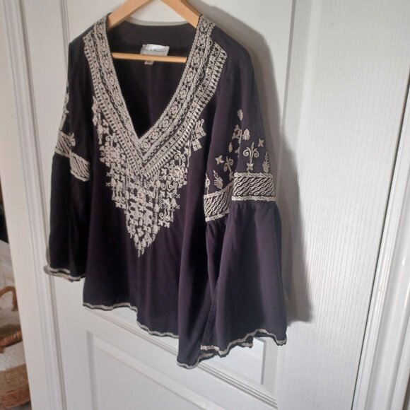 Chelsea & Theodore Tunic Top Women Size 2XL Black Bell Sleeve Peasant Festival - Picture 2 of 8